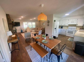 Secluded Lakeview retreat-near Eureka Springs